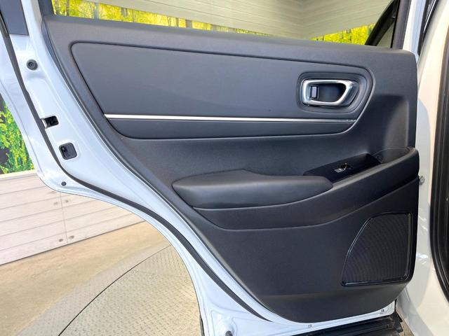 ヴェゼル ｅ：ＨＥＶ　Ｚ　バックカメラ　衝突被害軽減システム　禁煙車　電動リアゲート　ハーフレザーシート　コーナーセンサー　スマートキー　ＬＥＤヘッド　ＥＴＣ２．０　純正１８インチアルミ　オートハイビーム　車線逸脱警報（59枚目）