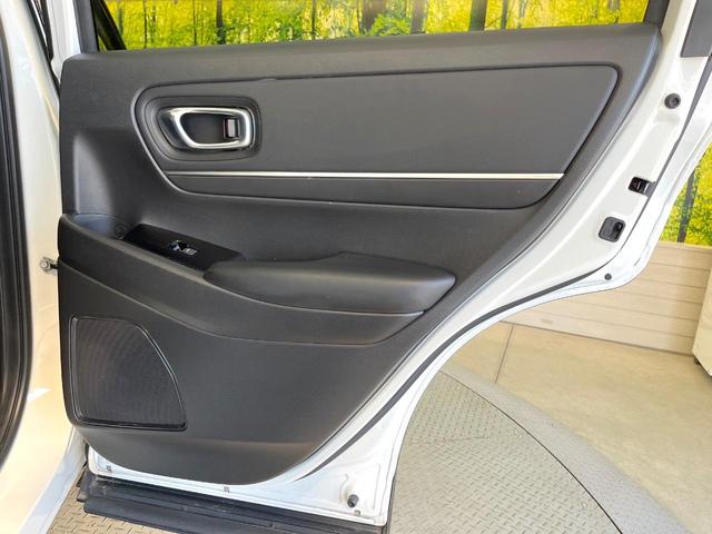 ヴェゼル ｅ：ＨＥＶ　Ｚ　バックカメラ　衝突被害軽減システム　禁煙車　電動リアゲート　ハーフレザーシート　コーナーセンサー　スマートキー　ＬＥＤヘッド　ＥＴＣ２．０　純正１８インチアルミ　オートハイビーム　車線逸脱警報（61枚目）