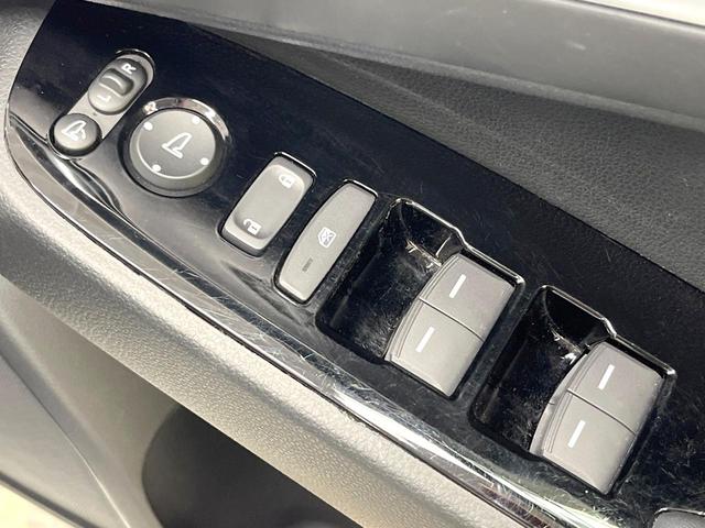 ヴェゼル ｅ：ＨＥＶ　Ｚ　バックカメラ　衝突被害軽減システム　禁煙車　電動リアゲート　ハーフレザーシート　コーナーセンサー　スマートキー　ＬＥＤヘッド　ＥＴＣ２．０　純正１８インチアルミ　オートハイビーム　車線逸脱警報（62枚目）