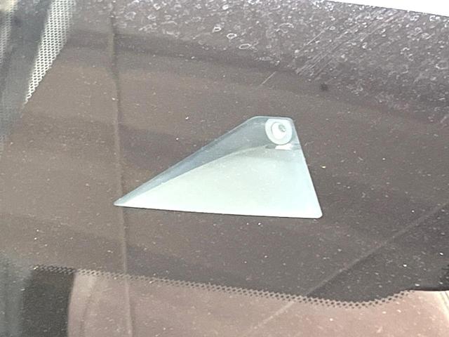 オーラ Ｇ　メーカーナビ　全周囲カメラ　ＢＯＳＥサウンド　衝突被害軽減システム　レーダークルーズ　禁煙車　ハーフレザーシート　コーナーセンサー　スマートキー　ＬＥＤヘッド　ビルトインＥＴＣ　純正１７インチアルミ（3枚目）