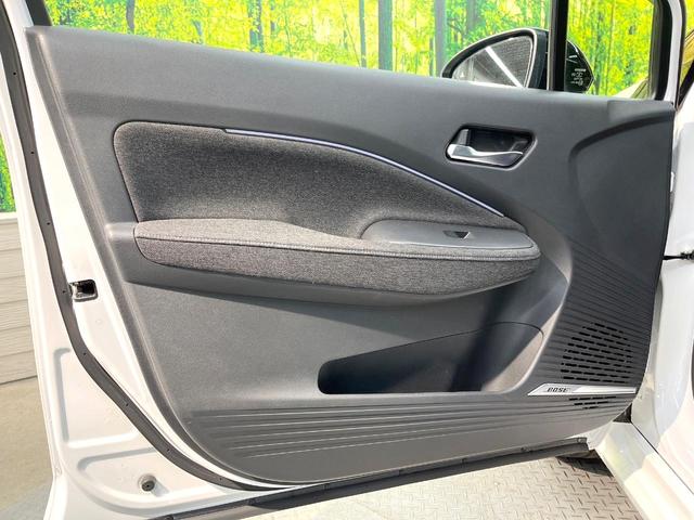 オーラ Ｇ　メーカーナビ　全周囲カメラ　ＢＯＳＥサウンド　衝突被害軽減システム　レーダークルーズ　禁煙車　ハーフレザーシート　コーナーセンサー　スマートキー　ＬＥＤヘッド　ビルトインＥＴＣ　純正１７インチアルミ（52枚目）