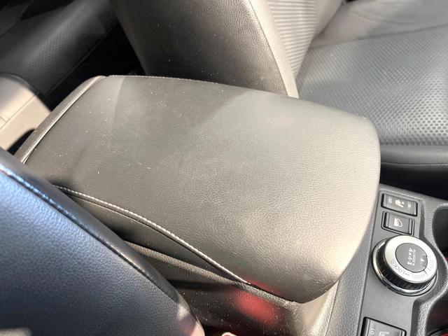 エクストレイル ２０Ｘ　ハイブリッド　エマージェンシーブレーキＰ　メーカーナビ　全周囲カメラ　衝突被害軽減システム　禁煙車　電動リアゲート　コーナーセンサー　スマートキー　ＬＥＤヘッド　ビルトインＥＴＣ　クルコン　純正１８インチアルミ　オートライト　デュアルエアコン（43枚目）