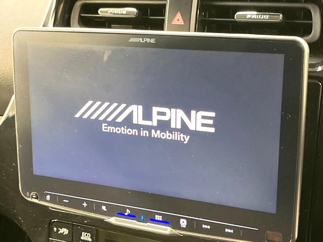 プリウス Ｓツーリングセレクション　ディスプレイオーディオ　バックカメラ　衝突被害軽減システム　レーダークルーズ　禁煙車　コーナーセンサー　スマートキー　ＬＥＤヘッド　ビルトインＥＴＣ　純正１７インチアルミ　オートハイビーム（3枚目）