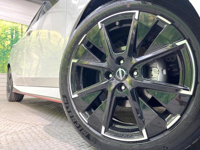 �y�����P�V�C���`�A���~�z�C�[���z�O�ςɃ}�b�`���������A���~�z�C�[���𑕒����Ă���܂��B�e��ЊO�A���~�z�C�[����A�X�^�b�h���X�^�C�����戵�����Ă���܂��B���񂲑��k����������