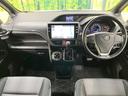 ヴォクシー ZS 両側電動ドア 10インチ純正SDナビ 後席モニター バックカメラ 衝突被害軽減システム 禁煙車 スマートキー LEDヘッド ETC2.0 クルコン オートハイビーム 車線逸脱警報 オートライト 中古車画像_2