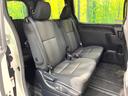 後部座席も気になるようなキズ・汚れやへたり等、大きなダメージはなく、良好な状態です。