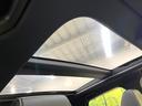 【大型サンルーフ】車内の解放感が一気に上がる大型のパノラマルーフ！季節を問わず開放的で快適なドライブをお楽しみいただけます。流通量も少なく希少価値の高い人気の装備です♪