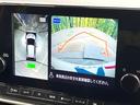 ノート Ｘ　メーカー純正９型ナビ　全周囲カメラ　エマージェンシーブレーキ　ＢＳＭ　禁煙車　デジタルインナーミラー　シートヒーター　ステアリングヒーター　ＥＴＣ　ドラレコ　Ｂｌｕｅｔｏｏｔｈ接続　ＬＥＤヘッドライト（4枚目）