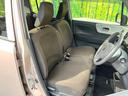 運転席シート廻りは使用感も少なく、良好な状態となっています。前オーナー様が丁寧に使っていたことがよくわかりますね。