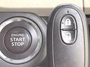 【キーレススタートシステム】カバンやポケットに入れたままでもドアの施錠・解錠が可能なスマートキーを装備。エンジンのオン・オフ時もカギを取り出す必要が無いからとっても便利です♪