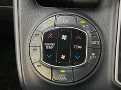 【左右独立型フルオートエアコン】運転席と助手席でそれぞれお好みの温度に設定可能。同乗者にも配慮した、最適な空調をお届け致します。 7
