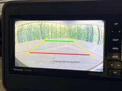 【バックカメラ】駐車時に後方がリアルタイム映像で確認できます。大型商業施設や立体駐車場での駐車時や、夜間のバック時に大活躍！運転スキルに関わらず、今や必須となった装備のひとつです！ 5