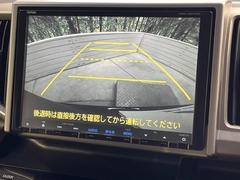 【横滑り防止装置】車両の横滑りを感知すると、自動的に車両の進行方向を保つように車両を制御します。雨の日など滑りやすい路面状況でも安全な運転が可能です。 6