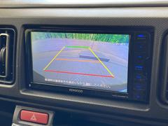 【バックカメラ】駐車時に後方がリアルタイム映像で確認できます。大型商業施設や立体駐車場での駐車時や、夜間のバック時に大活躍！運転スキルに関わらず、今や必須となった装備のひとつです！ 5