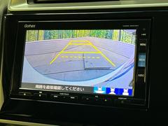 【バックカメラ】駐車時に後方がリアルタイム映像で確認できます。大型商業施設や立体駐車場での駐車時や、夜間のバック時に大活躍！運転スキルに関わらず、今や必須となった装備のひとつです！ 4