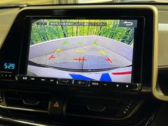 【バックカメラ】駐車時に後方がリアルタイム映像で確認できます。大型商業施設や立体駐車場での駐車時や、夜間のバック時に大活躍！運転スキルに関わらず、今や必須となった装備のひとつです！ 6