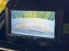 【バックカメラ】駐車時に後方がリアルタイム映像で確認できます。大型商業施設や立体駐車場での駐車時や、夜間のバック時に大活躍！運転スキルに関わらず、今や必須となった装備のひとつです！ 5