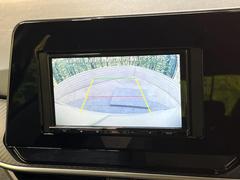 【バックカメラ】駐車時に後方がリアルタイム映像で確認できます。大型商業施設や立体駐車場での駐車時や、夜間のバック時に大活躍！運転スキルに関わらず、今や必須となった装備のひとつです！ 5