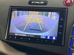 【バックカメラ】駐車時に後方がリアルタイム映像で確認できます。大型商業施設や立体駐車場での駐車時や、夜間のバック時に大活躍！運転スキルに関わらず、今や必須となった装備のひとつです！ 4