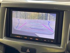 【バックカメラ】駐車時に後方がリアルタイム映像で確認できます。大型商業施設や立体駐車場での駐車時や、夜間のバック時に大活躍！運転スキルに関わらず、今や必須となった装備のひとつです！ 5