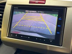 【バックカメラ】駐車時に後方がリアルタイム映像で確認できます。大型商業施設や立体駐車場での駐車時や、夜間のバック時に大活躍！運転スキルに関わらず、今や必須となった装備のひとつです！ 4