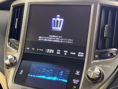 【メーカー純正ナビ】インテリアに溶け込むスタイリッシュな「専用設計」メーカーナビを装備♪視認性や操作性など基本性能にも優れ、より上質なカーライフをお楽しみいただけます。 3