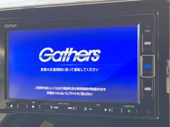 【純正ナビ】人気の純正ナビを装備しております。ナビの使いやすさはもちろん、オーディオ機能も充実！キャンプや旅行はもちろん、通勤や買い物など普段のドライブも楽しくなるはず♪ 5