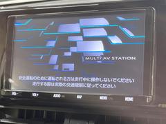 【大画面ナビ】人気の大型ナビを装備。存在感のある大画面はインパクト大！ナビ利用時のマップ表示は見やすく、テレビやＤＶＤは臨場感がアップ！いつものドライブがグッと楽しくなります♪ 4