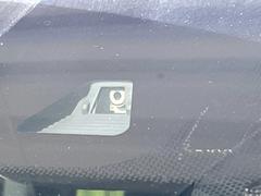 【ホンダセンシング】走行中に前方の車両等を認識し、衝突しそうな時は警報とブレーキで衝突回避と被害軽減をアシスト。より安全にドライブをお楽しみいただけます。 6
