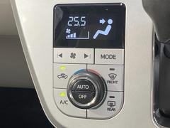 【オートエアコン】一度お好みの温度に設定すれば、車内の温度を検知し風量や温度を自動で調整。暑い…寒い…と何度もスイッチ操作をする必要はありません。快適な車内空間には必須の機能ですね♪ 7
