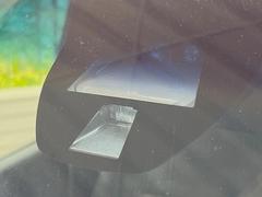 【シティブレーキアクティブシステム】低速走行中に前方の車両等を認識し、衝突しそうな時は警報とブレーキで衝突回避と被害軽減をアシスト。より安全にドライブをお楽しみいただけます。 5