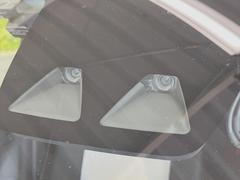 【スマートアシスト】走行中に前方の車両等を認識し、衝突しそうな時は警報とブレーキで衝突回避と被害軽減をアシスト。より安全にドライブをお楽しみいただけます。 3