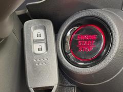 【Ｈｏｎｄａスマートキー】カバンやポケットに入れたままでもドアの施錠・解錠が可能なスマートキーを装備。エンジンのオン・オフ時もカギを取り出す必要が無いからとっても便利です♪ 7