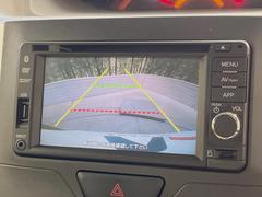 【バックカメラ】駐車時に後方がリアルタイム映像で確認できます。大型商業施設や立体駐車場での駐車時や、夜間のバック時に大活躍！運転スキルに関わらず、今や必須となった装備のひとつです！ 4