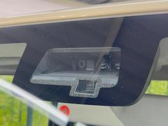 【スズキ　セーフティサポート】走行中に前方の車両等を認識し、衝突しそうな時は警報とブレーキで衝突回避と被害軽減をアシスト。より安全にドライブをお楽しみいただけます。 3