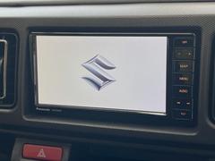 【純正ナビ】人気の純正ナビを装備しております。ナビの使いやすさはもちろん、オーディオ機能も充実！キャンプや旅行はもちろん、通勤や買い物など普段のドライブも楽しくなるはず♪ 4