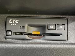 【ＥＴＣ】高速道路の料金所をストレスなく通過！話題のスポットやサービスエリアに多い「スマートIntercooler」利用時は必須のアイテムです。当店でセットアップを実施、ご納車当日からすぐにご利用いただけます！ 7