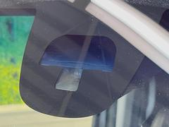 【シティブレーキアクティブシステム】低速走行中に前方の車両等を認識し、衝突しそうな時は警報とブレーキで衝突回避と被害軽減をアシスト。より安全にドライブをお楽しみいただけます。 3