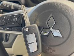 【キーレス】少し離れた場所からでもボタン一つでドアの開錠・施錠ができるのでとっても便利！ドアの鍵穴周りに傷をつけることもありません♪ 6