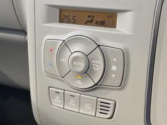 【オートエアコン】一度お好みの温度に設定すれば、車内の温度を検知し風量や温度を自動で調整。暑い…寒い…と何度もスイッチ操作をする必要はありません。快適な車内空間には必須の機能ですね♪ 7