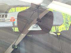 【インテリジェントエマージェンシーブレーキ】フロントカメラで前方の車両や歩行者を検知。衝突しそうな時は衝突被害軽減ブレーキが作動、衝突回避をサポート。より安全にドライブをお楽しみいただけます。 5