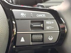 �ڥ����ץƥ��֥��롼������ȥ�����۹�®ƻϩ�Ǥ�Ĺ��Υ���Ԥ��ڤˡ�����ư��®�٤��ݤĥ��롼������ȥ����뤬�����ͷڸ������ƥ��Ϣ�Ȥ��������μ�ξ���Τ��Ƽִ֤��ݤĤ褦��®��Ĵ�ᤷ�Ƥ���ޤ����� 5