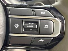 �ڥ����ץƥ��֥��롼������ȥ�����۹�®ƻϩ�Ǥ�Ĺ��Υ���Ԥ��ڤˡ�����ư��®�٤��ݤĥ��롼������ȥ����뤬�����ͷڸ������ƥ��Ϣ�Ȥ��������μ�ξ���Τ��Ƽִ֤��ݤĤ褦��®��Ĵ�ᤷ�Ƥ���ޤ����� 3