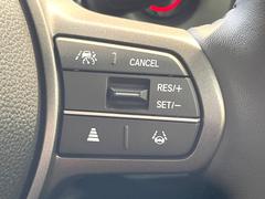 �ڥ����ץƥ��֥��롼������ȥ�����۹�®ƻϩ�Ǥ�Ĺ��Υ���Ԥ��ڤˡ�����ư��®�٤��ݤĥ��롼������ȥ����뤬�����ͷڸ������ƥ��Ϣ�Ȥ��������μ�ξ���Τ��Ƽִ֤��ݤĤ褦��®��Ĵ�ᤷ�Ƥ���ޤ����� 4