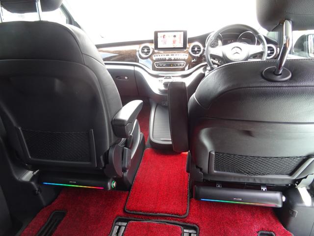 Ｖクラス Ｖ２２０ｄ　アバンギャルド　ロング　フロントリップ／社外ホイール／天吊りモニター／ＧＴグリル／本革シート／ドラレコ（25枚目）