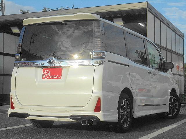 ヴォクシー ＺＳ　煌ＩＩＩ　ワンオーナー　モデリスタエアロ　マフラーカッター　純ＳＤナビ　フルセグ　バックモニター　ＬＤＡ　セーフティセンス　両側パワースライドドア　クルーズコントロール　黒半革シート　純１６アルミ　純ＥＴＣ（8枚目）