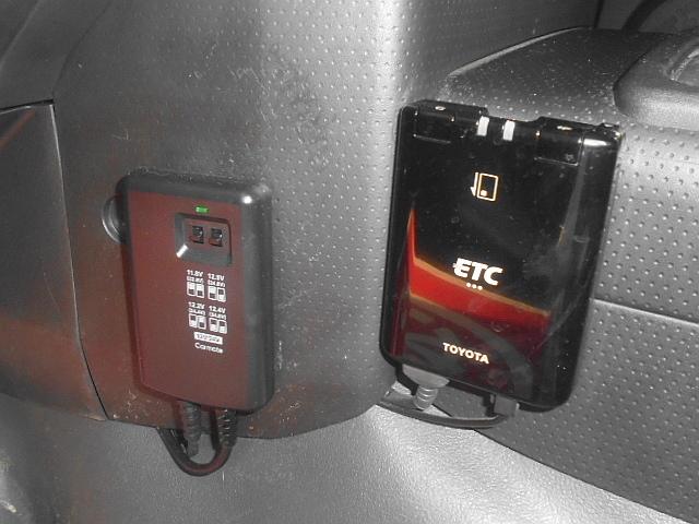 ＦＪクルーザー ベースグレード　イエローツートン　前後ドラレコ　純ＳＤナビ　　　　ワンセグ　バックモニター　クリアランスソナー　ＶＳＣ　キーレス　リヤスペアタイヤ　純１７アルミ　純ＥＴＣ　フロアマット（25枚目）