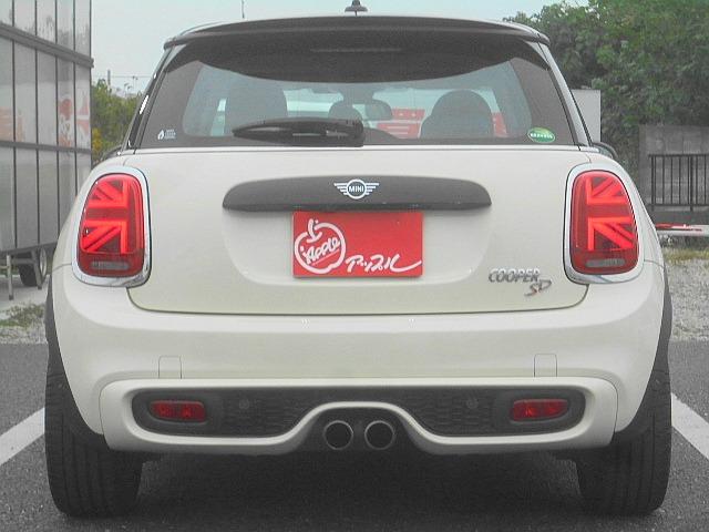 MINI クーパーSD ユアーズパッケージ 専用内装・レザーステア・黒革シート アロイ18アルミ インテリジェントセイフティ ナビ Bモニター ETC2.0 カメラベースクルコン PDC DSC Pアシスト シートヒーター(3枚目)