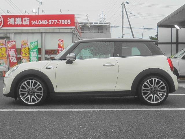 MINI クーパーSD ユアーズパッケージ 専用内装・レザーステア・黒革シート アロイ18アルミ インテリジェントセイフティ ナビ Bモニター ETC2.0 カメラベースクルコン PDC DSC Pアシスト シートヒーター(5枚目)