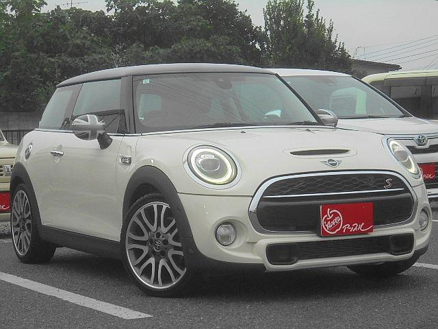 MINI クーパーSD ユアーズパッケージ 専用内装・レザーステア・黒革シート アロイ18アルミ インテリジェントセイフティ ナビ Bモニター ETC2.0 カメラベースクルコン PDC DSC Pアシスト シートヒーター(6枚目)